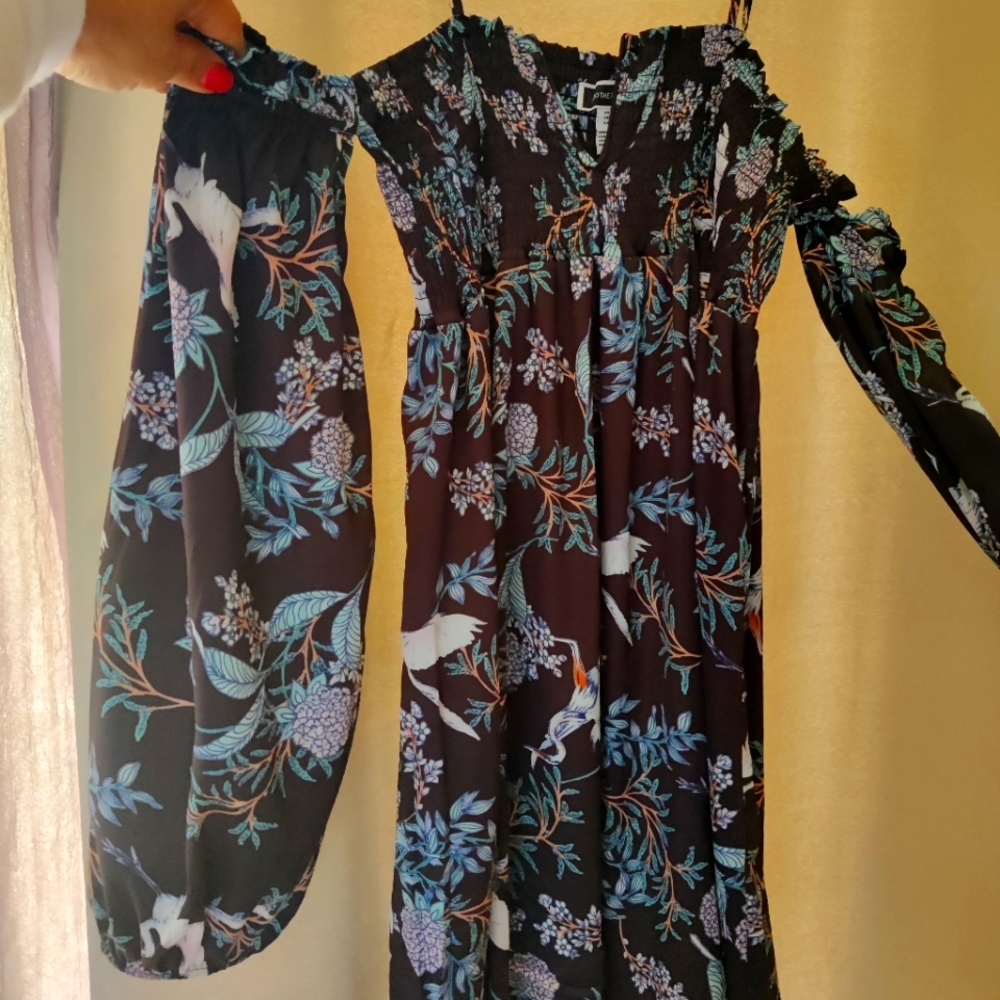 Minin Dress cold shoulder M